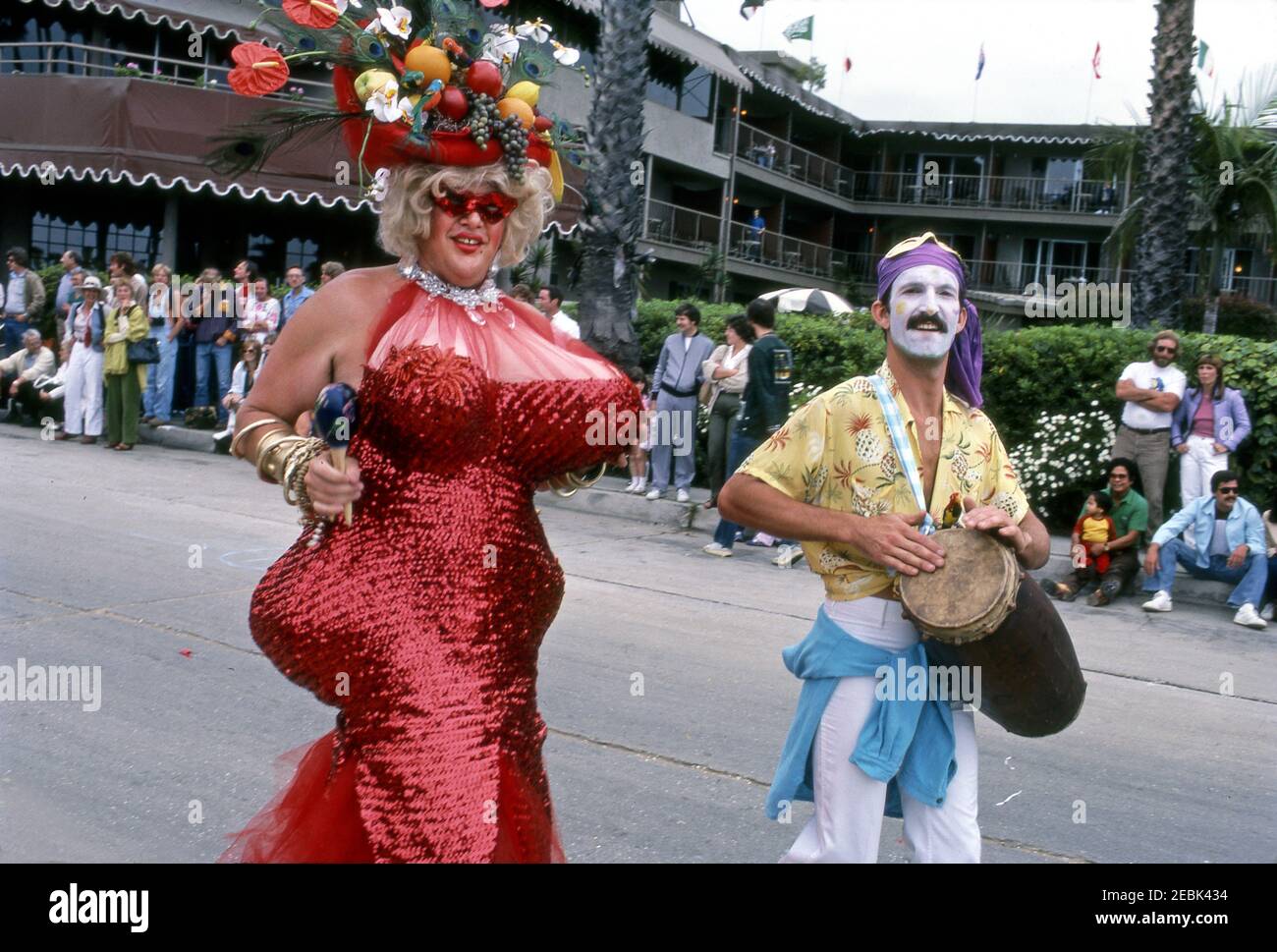 Participants à la parade annuelle de la Solstice d'été à Santa Barbara, CA Banque D'Images