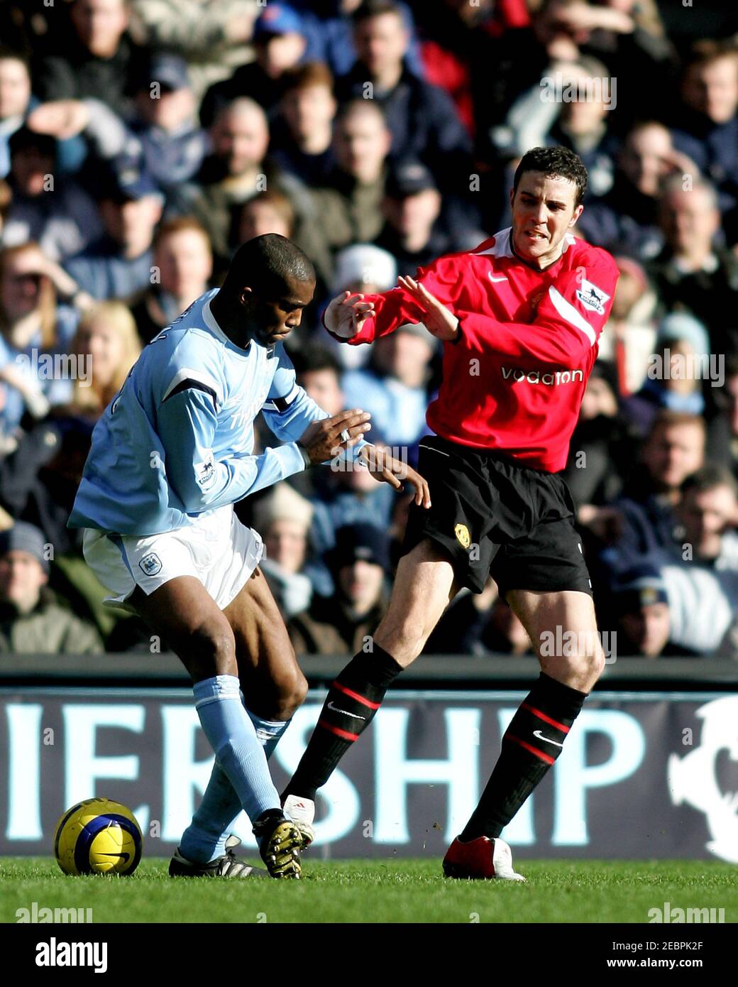 Manchester United 2 à Manchester City. 13 2005 février. Stade de la ville de Manchester. Manchester, Angleterre. John O'Shea, Sylvain Distin. Banque D'Images