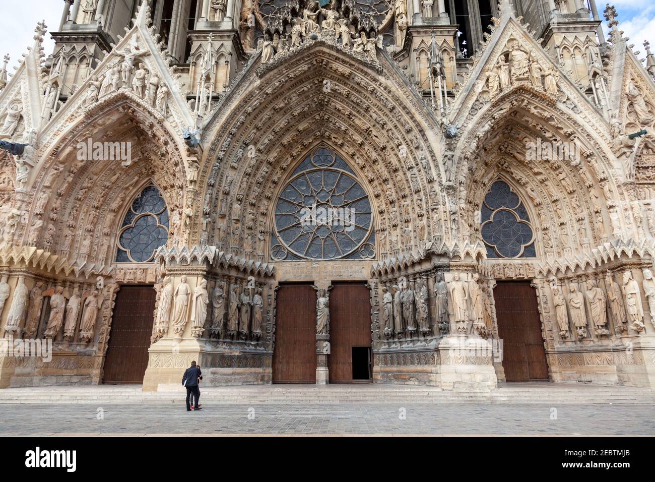 La cathédrale de notre-Dame de Reims ou de Reims du XIIIe siècle, fortement endommagée pendant la première Guerre mondiale mais admirablement restaurée, se classe parmi les plus belles Banque D'Images