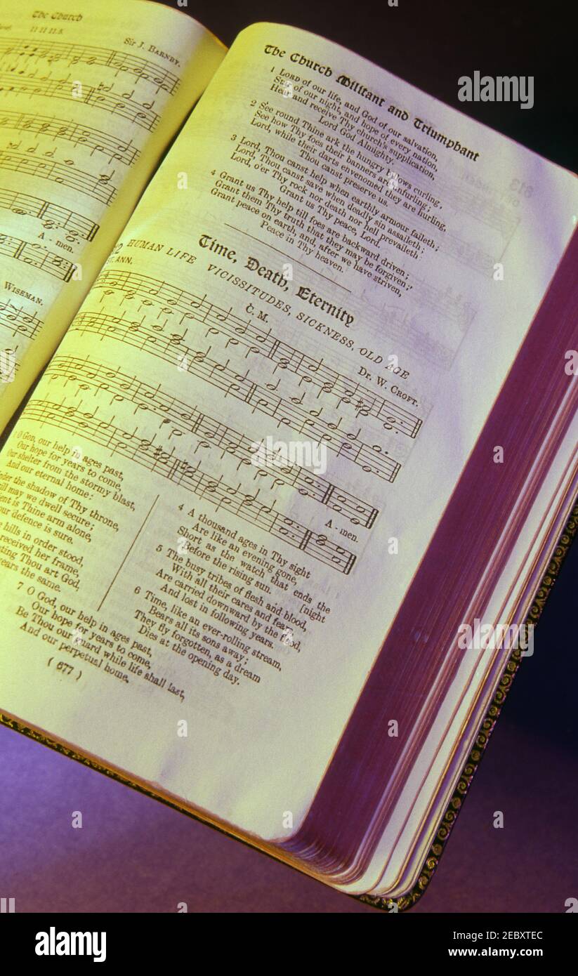 LIVRE D'HYMNES À OUVERTURE PRÉCOCE (HYMAN OU HYMNARY) UNE COLLECTION DE CHANSONS CONGRÉGATIONNELLES. Banque D'Images