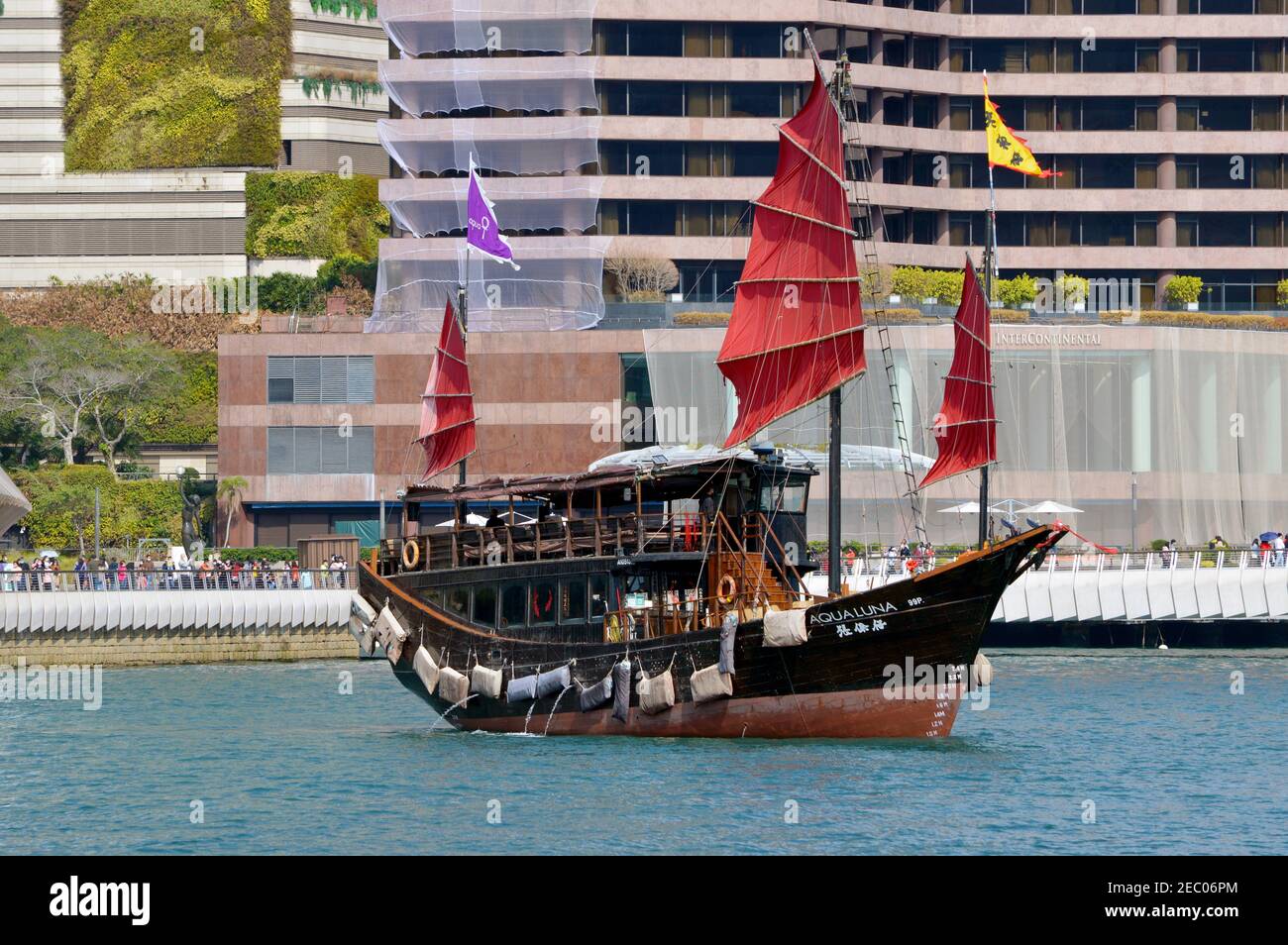 Aqua Luna (張保仔), une jonque chinoise, photographiée dans le port Victoria de Hong Kong Banque D'Images