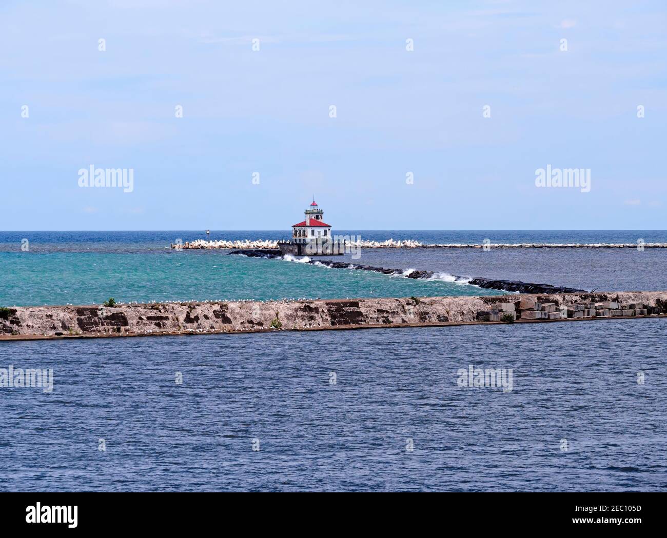 Brise-lames et phare, Port d'Oswego, New York Banque D'Images