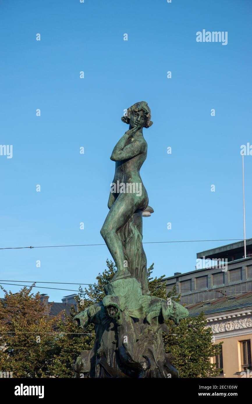 Havis Amanda est une fontaine et une statue de ville Vallgren à Helsinki, en Finlande, et a été érigée sur la place du marché en 1908. Banque D'Images