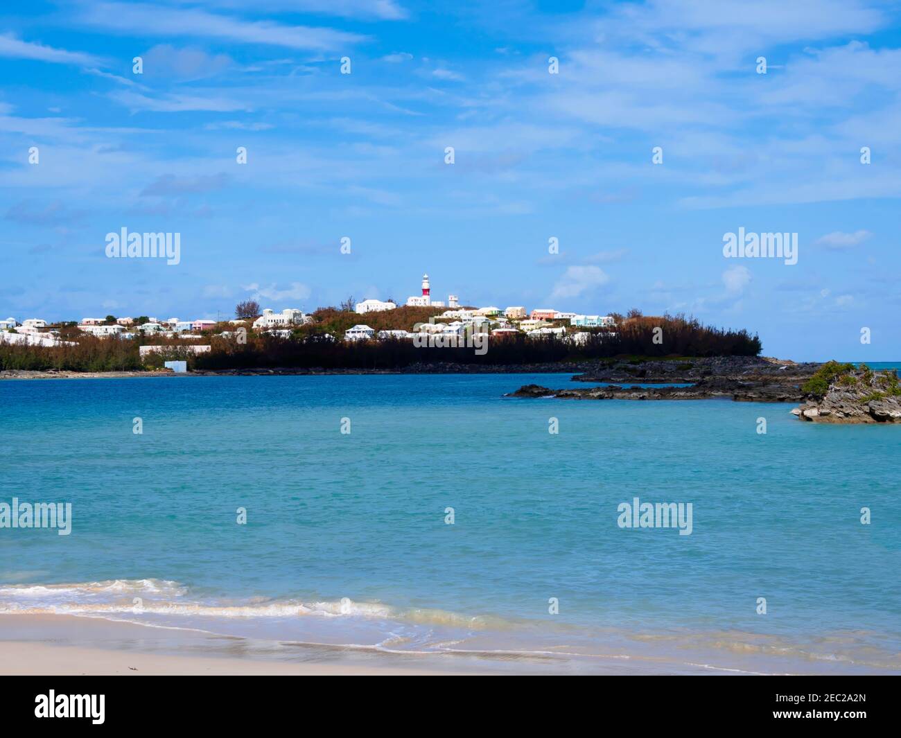 Phare de St David's, vue depuis Turtle Bay, St David's, Bermudes Banque D'Images