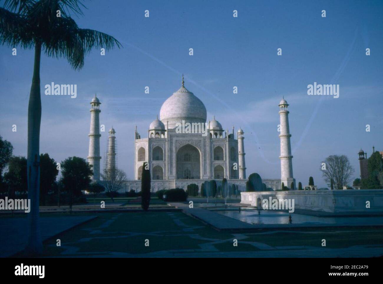 Première Dame Jacqueline Kennedyu2019s (JBK) voyage en Inde et au Pakistan: Agra, Uttar Pradesh, Inde, visite au Taj Mahal. Vue du Taj Mahal à Agra, Uttar Pradesh, Inde, lors de la visite de la première dame Jacqueline Kennedyu2019s. Banque D'Images