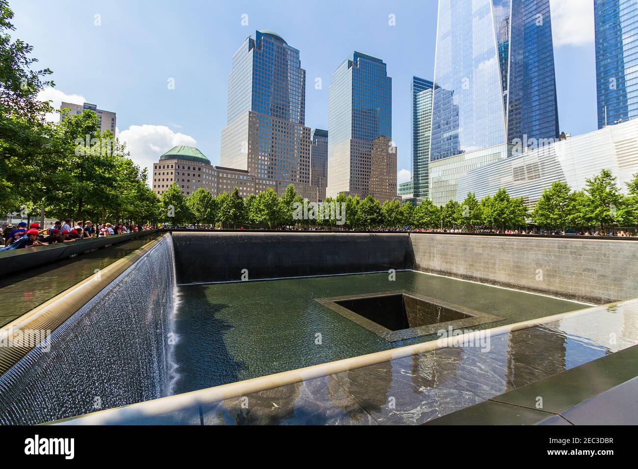 Une des deux piscines avec chute d'eau au National Septembre 11 Mémorial des victimes du commerce mondial Au centre de l'attaque terroriste de 9-11 Banque D'Images
