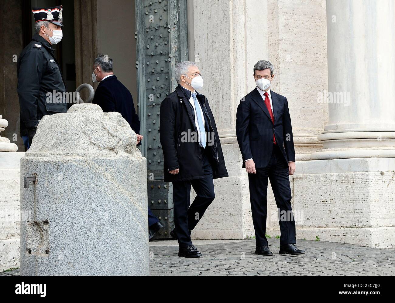 2/13/2021 - Daniele Franco et Andrea Orlando, respectivement nommés ministre de l'économie et ministre du travail au nouveau gouvernement de Mario Draghi, quittent le Quirinale après la cérémonie d'assermentation (photo par IPA/Sipa USA) Banque D'Images