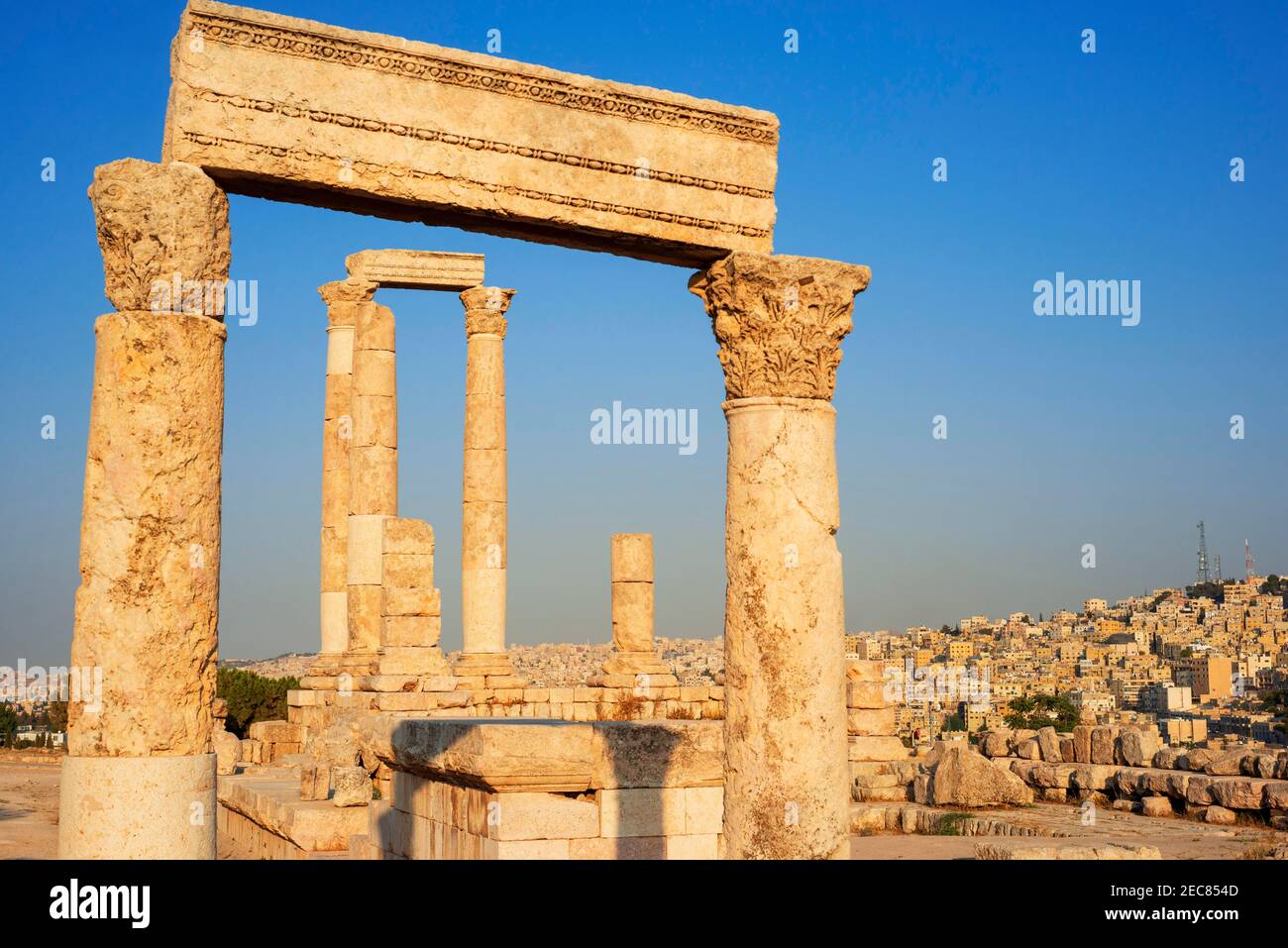 Vestiges du Temple d'Hercules sur la Citadelle, Amman, Jordanie. L'ancienne ville romaine de Philadelphie Banque D'Images