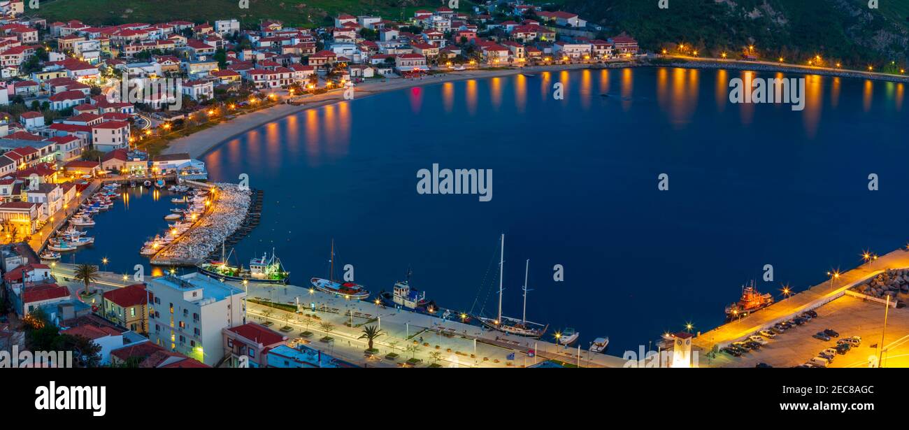 Vue panoramique sur la ville de Myrina, la capitale de l'île de Lemnos, dans le nord de la mer Egée, en Grèce, en Europe Banque D'Images