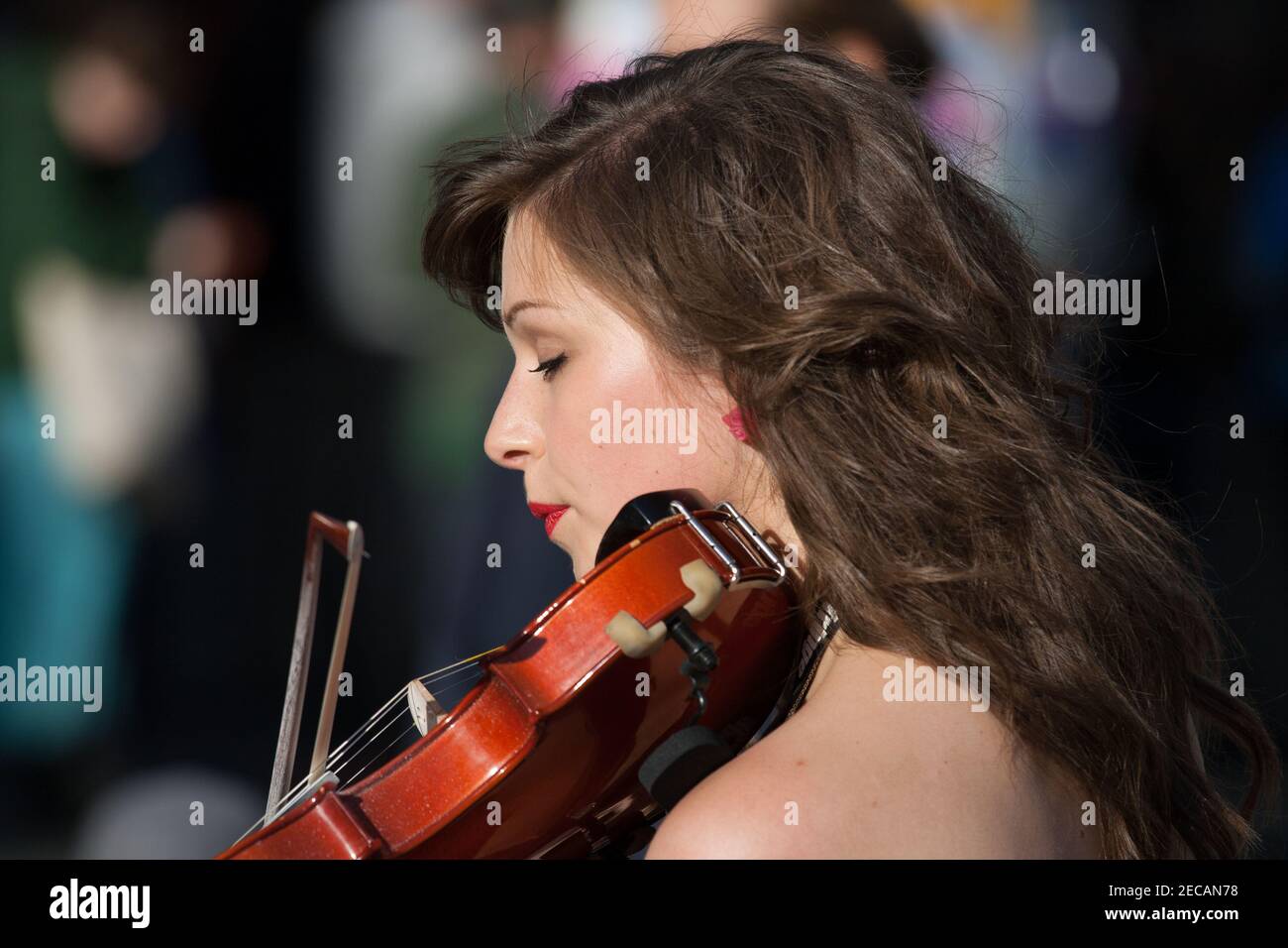 Interprète de rue ; violoniste, au Festival international d'Édimbourg, Édimbourg, Écosse Banque D'Images
