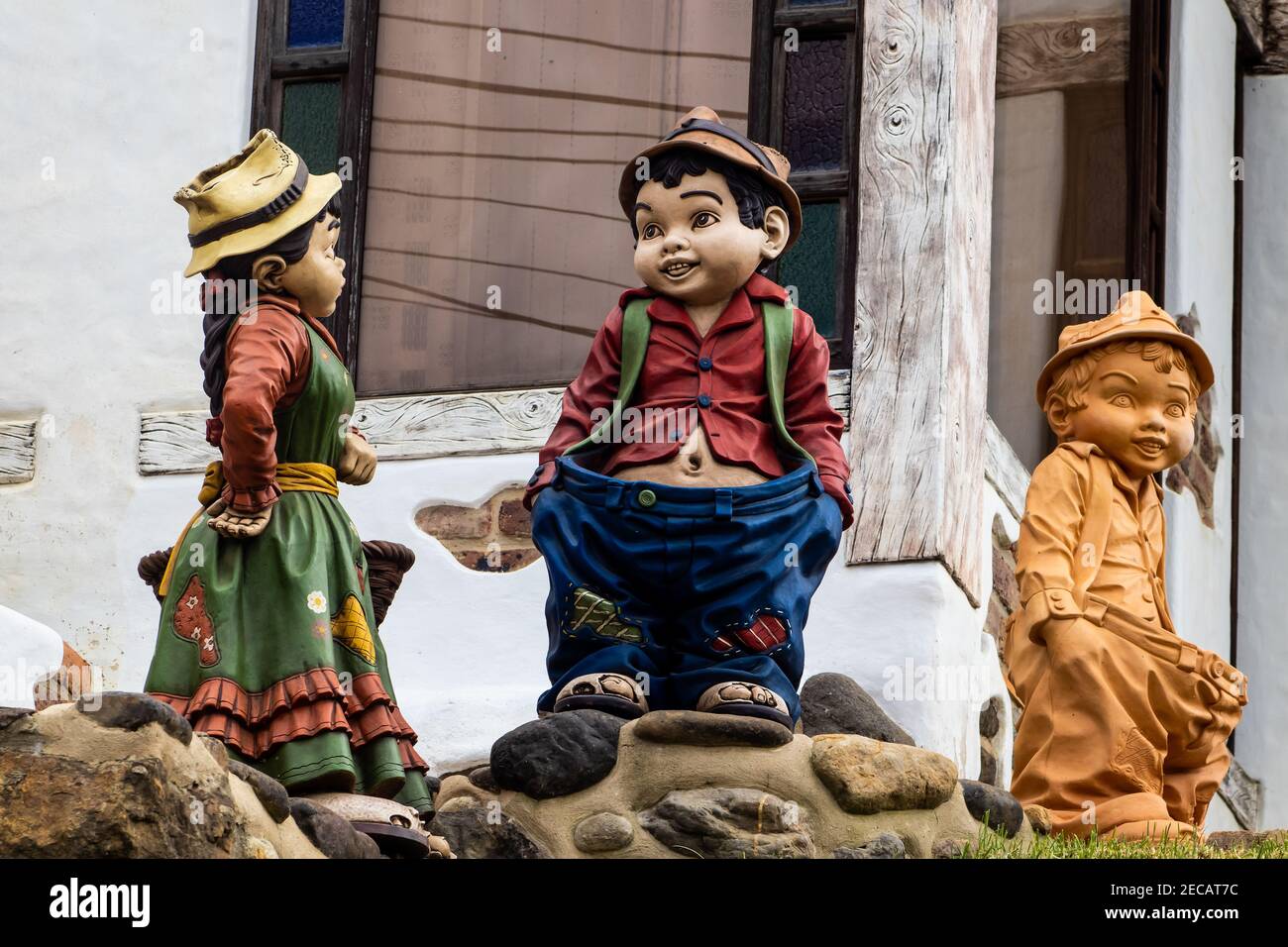 RAQUIRA, COLOMBIE - FÉVRIER 2021. Beaux artisans dans la petite ville de Raquira. La ville de pots, Colombie Banque D'Images