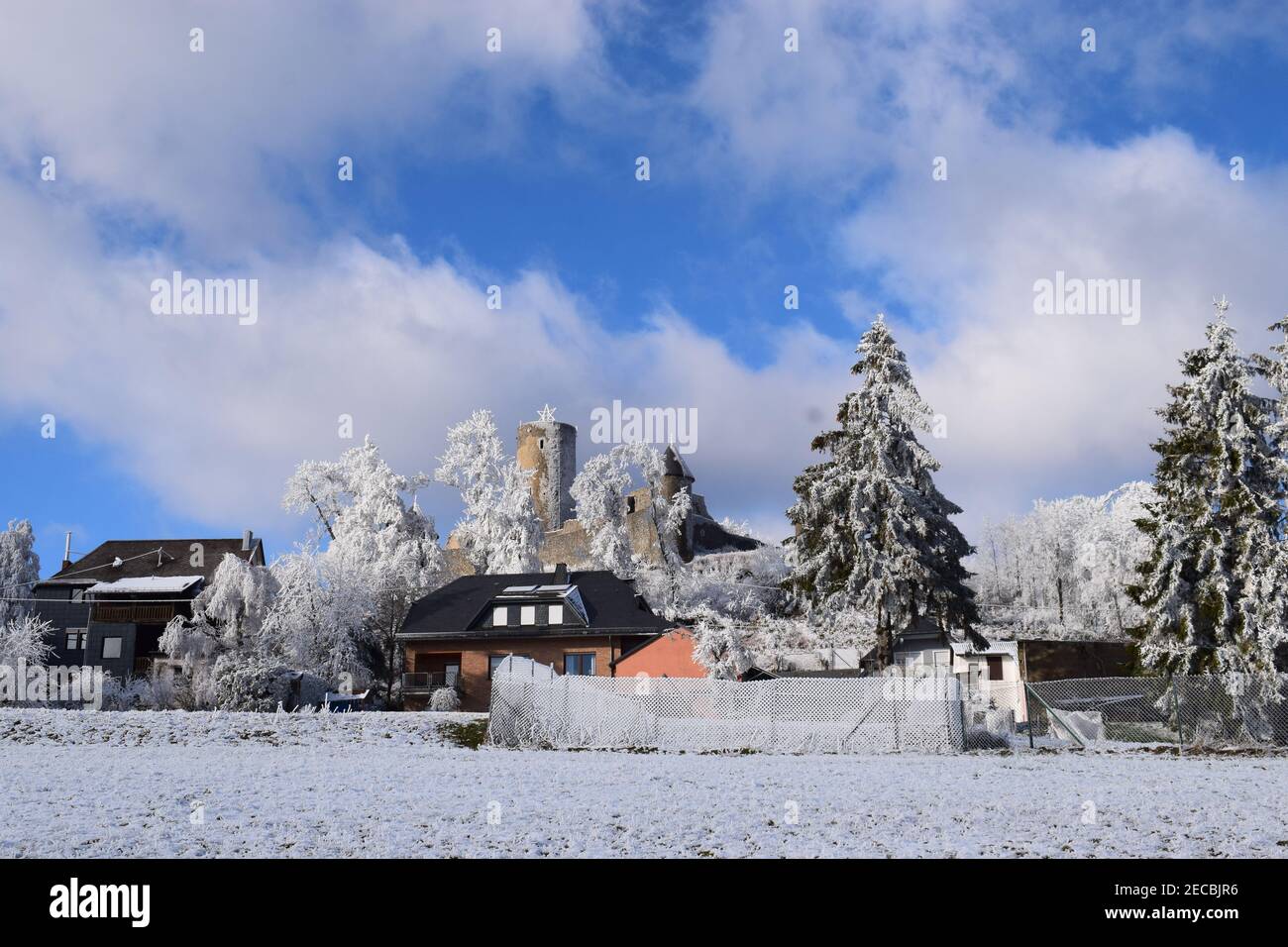 Village de Nürburg dans la neige Banque D'Images