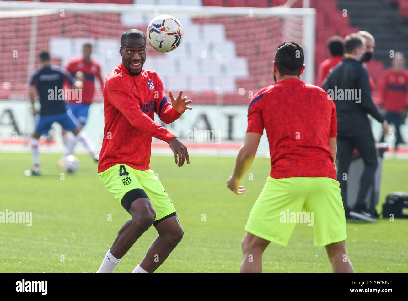 Geoffrey Kondogbia de l'Atletico de Madrid se réchauffe pendant le championnat d'Espagne la Liga football match entre Grenade CF et Atletico de Madrid le 13 février 2021 au stade Nuevo los Carmenes à Grenade, Espagne - photo Irina R Hipolito / Espagne DPPI / DPPI / LM Banque D'Images