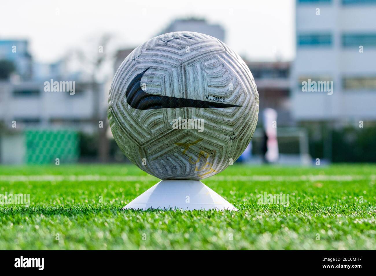 Le ballon officiel lors du championnat de France féminin, D1 Arkema football match entre GPSO 92 Issy et Dijon FCO le 13 février 2021 au stade le Gallo à Boulogne-Billancourt, France - photo Antoine Massinon/A2M Sport Consulting/DPPI/LiveMedia/Sipa USA crédit: SIPA USA/Alay Live News Banque D'Images