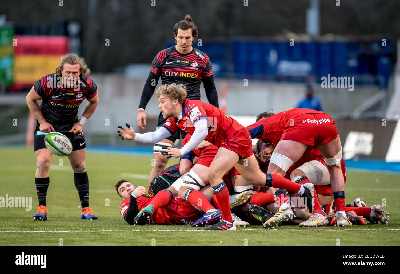 Londres, Royaume-Uni. 13 février 2021. Gus Warr de Doncaster Knights passe le ballon lors du match de la Trailfinders Challenge Cup entre Saracens et Doncaster Knights au stade Stonex, Londres, Angleterre, le 13 février 2021. Photo de Phil Hutchinson. Utilisation éditoriale uniquement, licence requise pour une utilisation commerciale. Aucune utilisation dans les Paris, les jeux ou les publications d'un seul club/ligue/joueur. Crédit : UK Sports pics Ltd/Alay Live News Banque D'Images