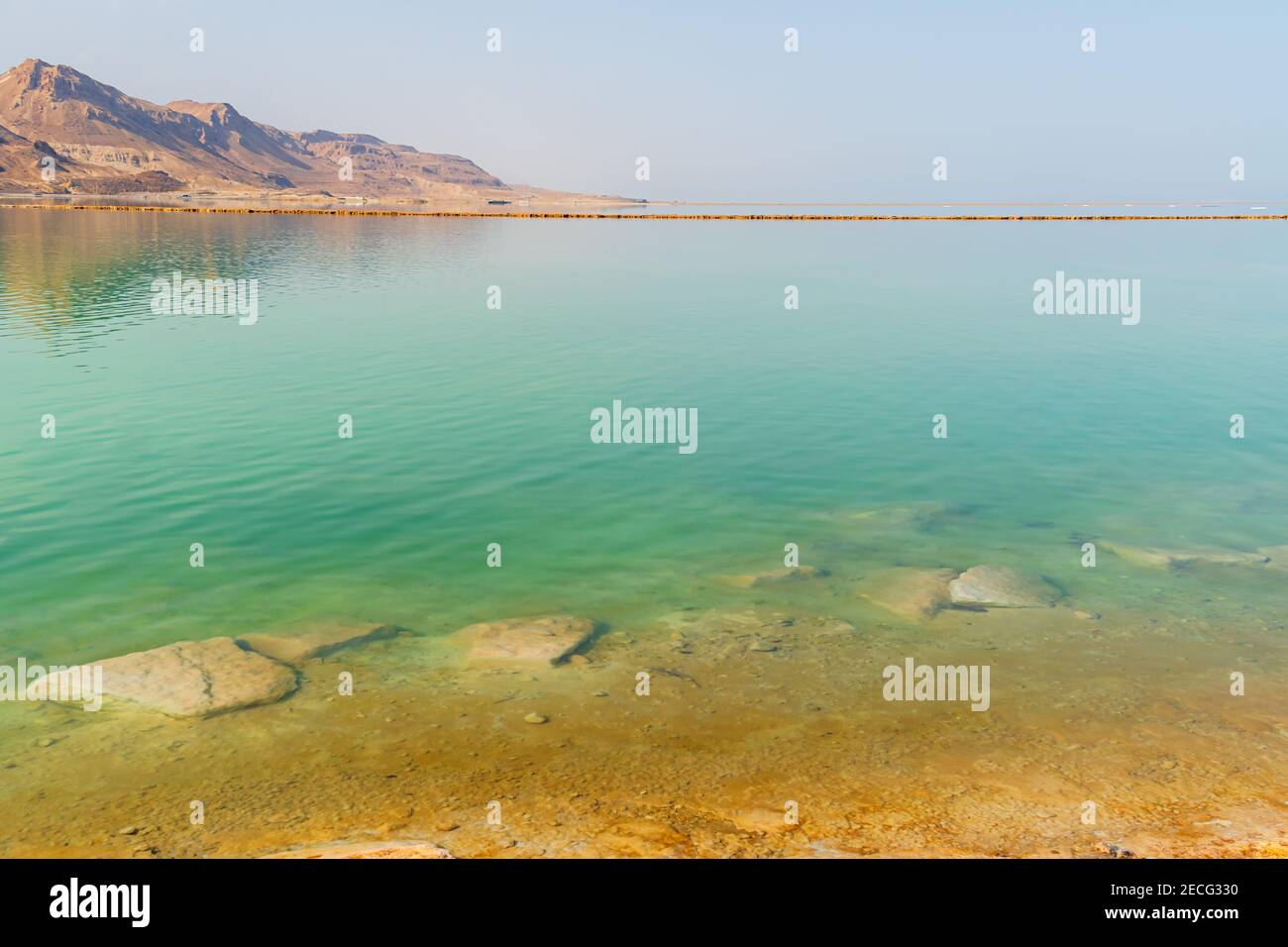 Vue sur la mer Morte depuis la plage d'Ein Bokek Banque D'Images