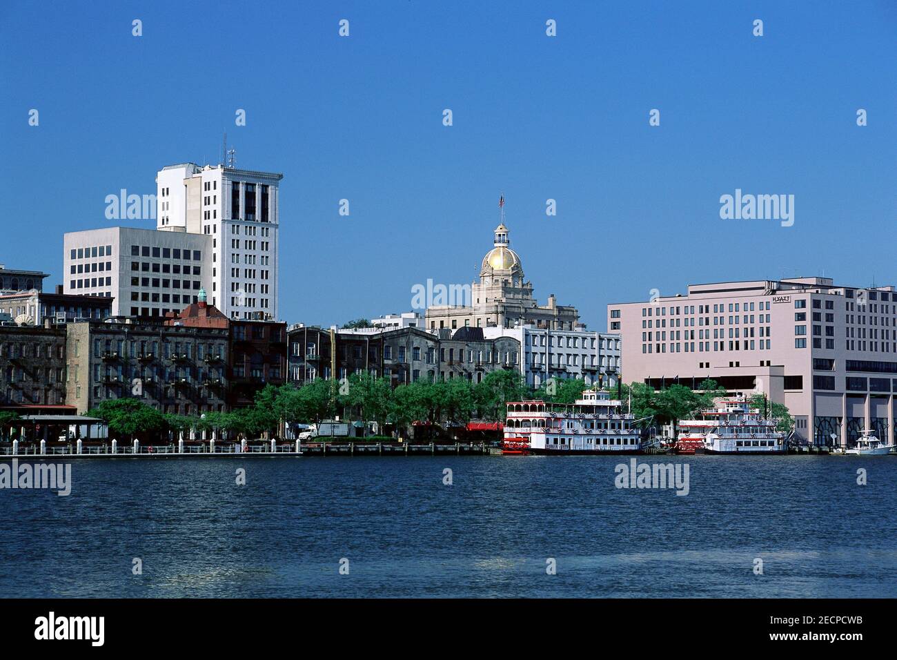 Savannah Skyline et Savannah River la nuit, Savannah, Géorgie, États-Unis Banque D'Images