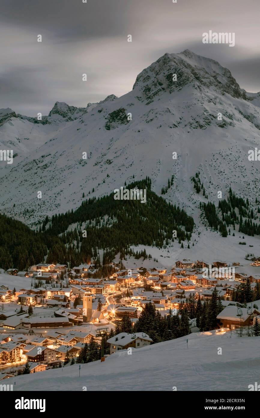 Tourné de nuit à Lech am Arlberg, Vorarlberg, Autriche Banque D'Images