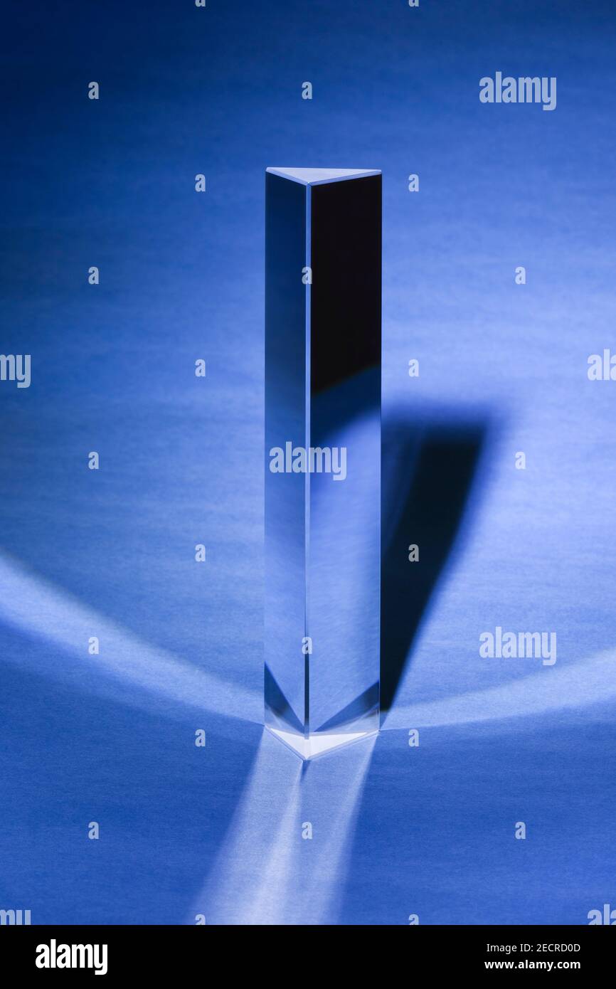 Prisme bleu Banque de photographies et d’images à haute résolution - Alamy