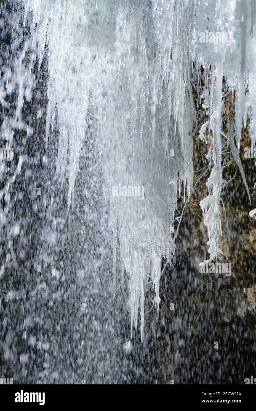 chute d'eau gelée à la rivière fallerbach à proximité de la rivière enns en haute-autriche Banque D'Images