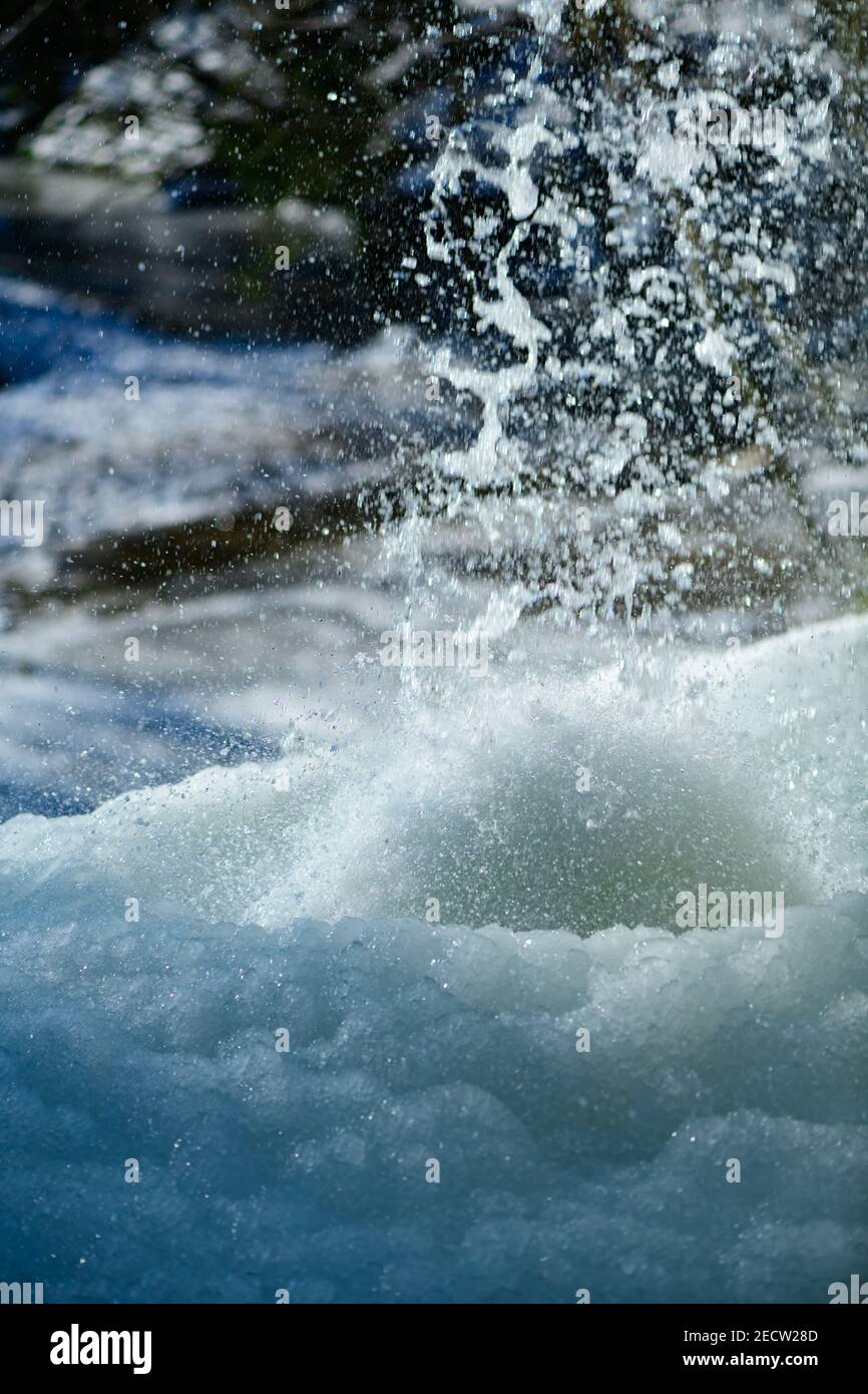 chute d'eau gelée à la rivière fallerbach à proximité de la rivière enns en haute-autriche Banque D'Images