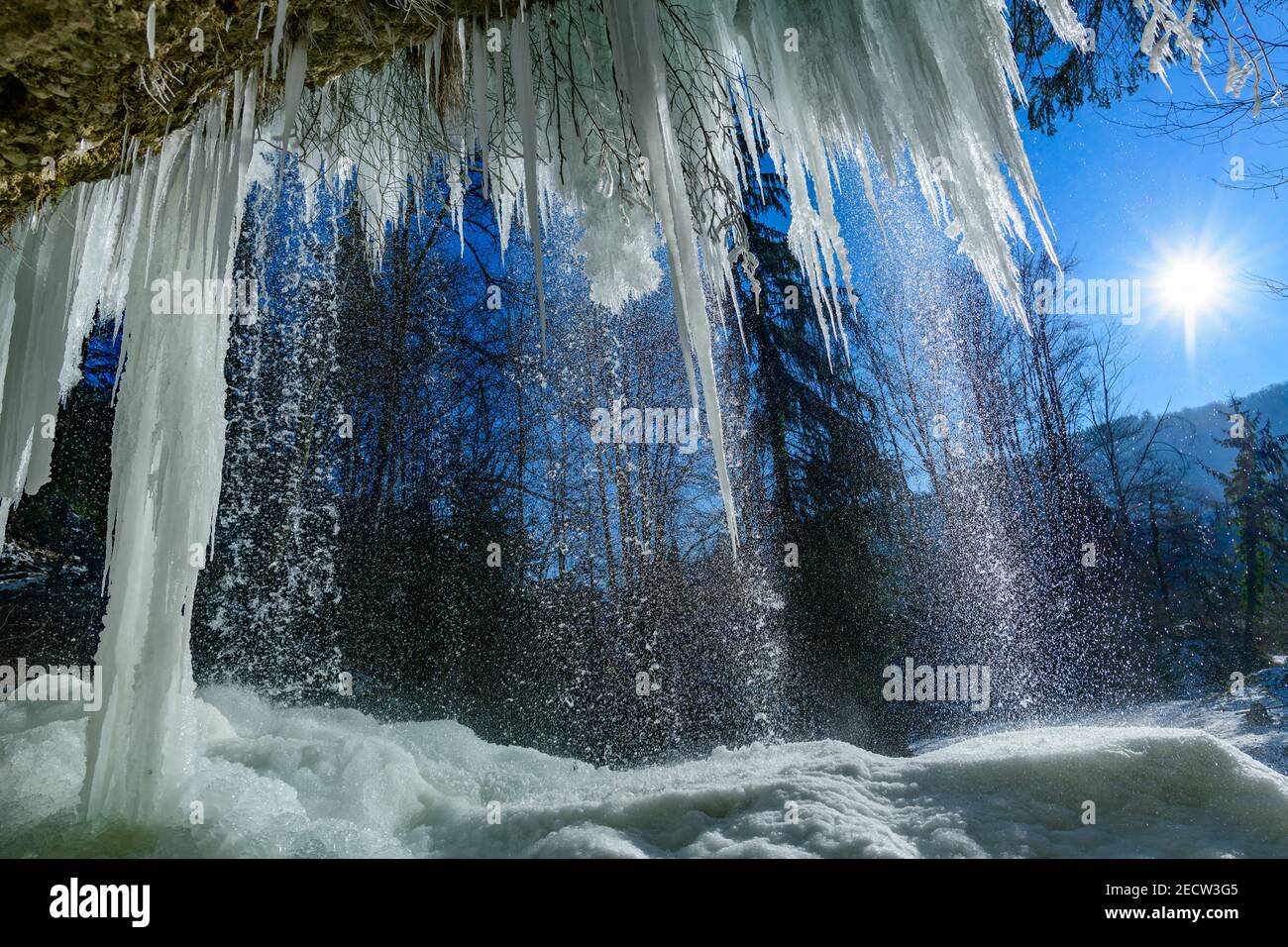 chute d'eau gelée à la rivière fallerbach à proximité de la rivière enns en haute-autriche Banque D'Images