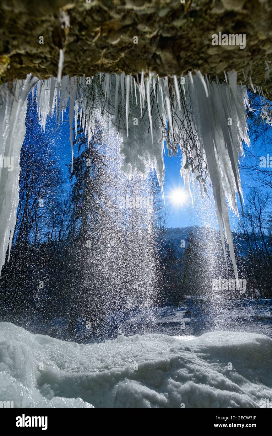 chute d'eau gelée à la rivière fallerbach à proximité de la rivière enns en haute-autriche Banque D'Images