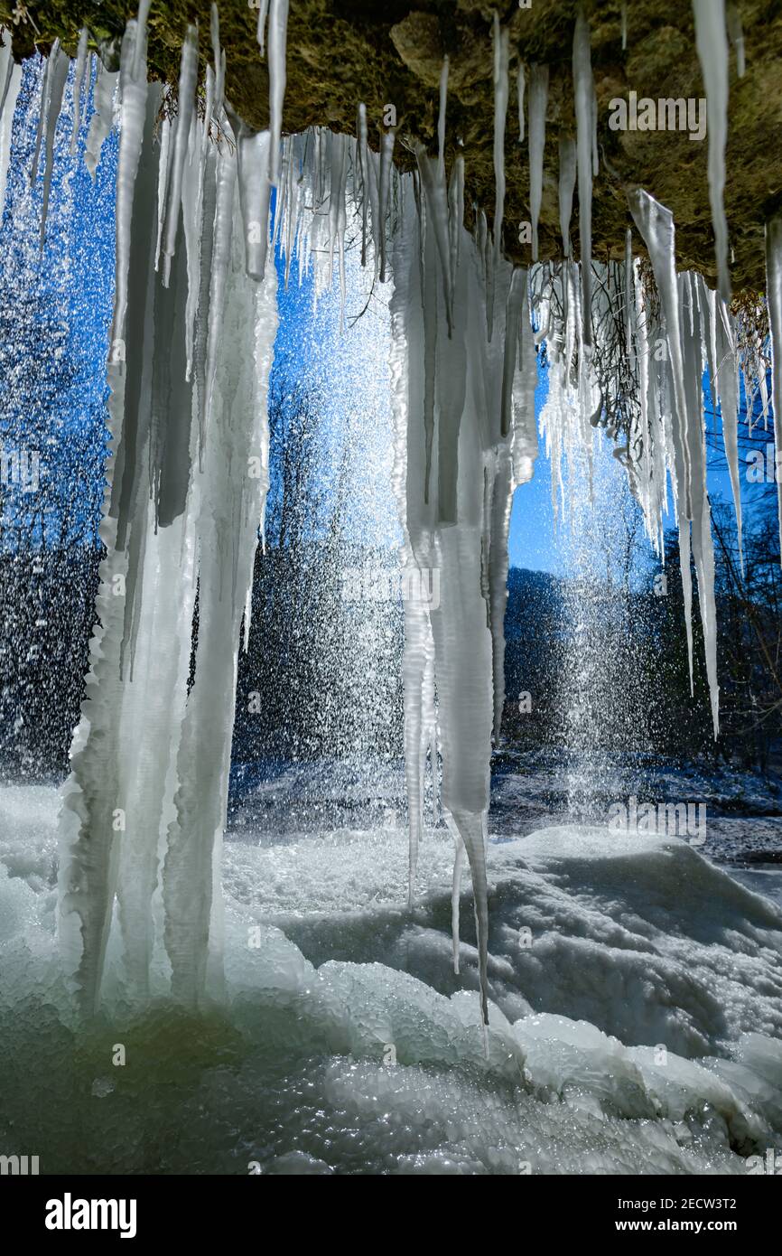 chute d'eau gelée à la rivière fallerbach à proximité de la rivière enns en haute-autriche Banque D'Images