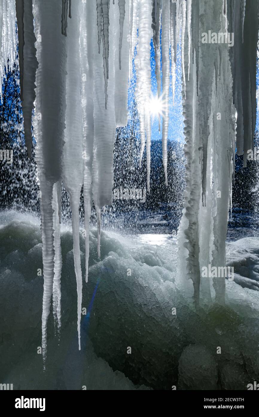 chute d'eau gelée à la rivière fallerbach à proximité de la rivière enns en haute-autriche Banque D'Images