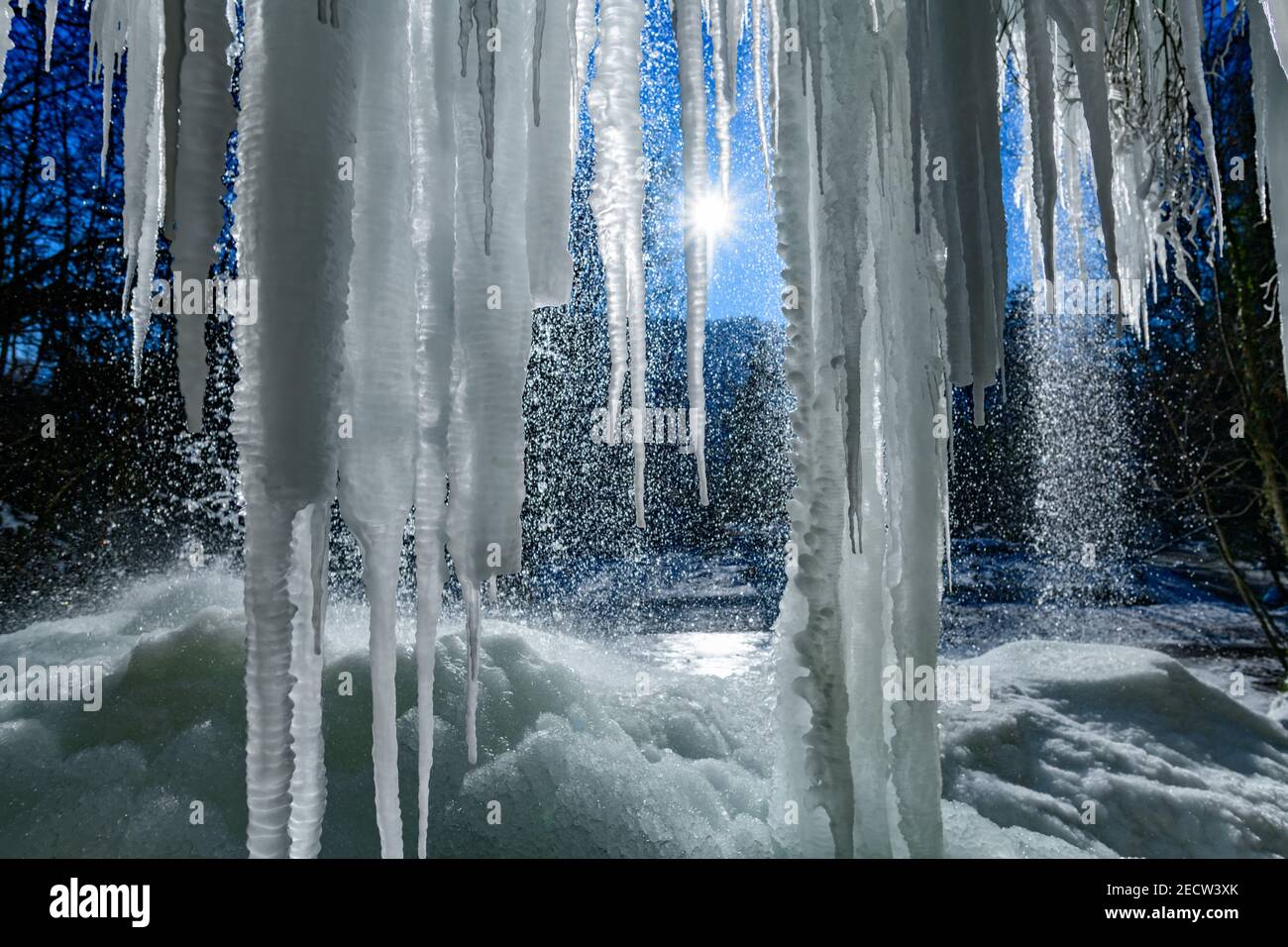 chute d'eau gelée à la rivière fallerbach à proximité de la rivière enns en haute-autriche Banque D'Images