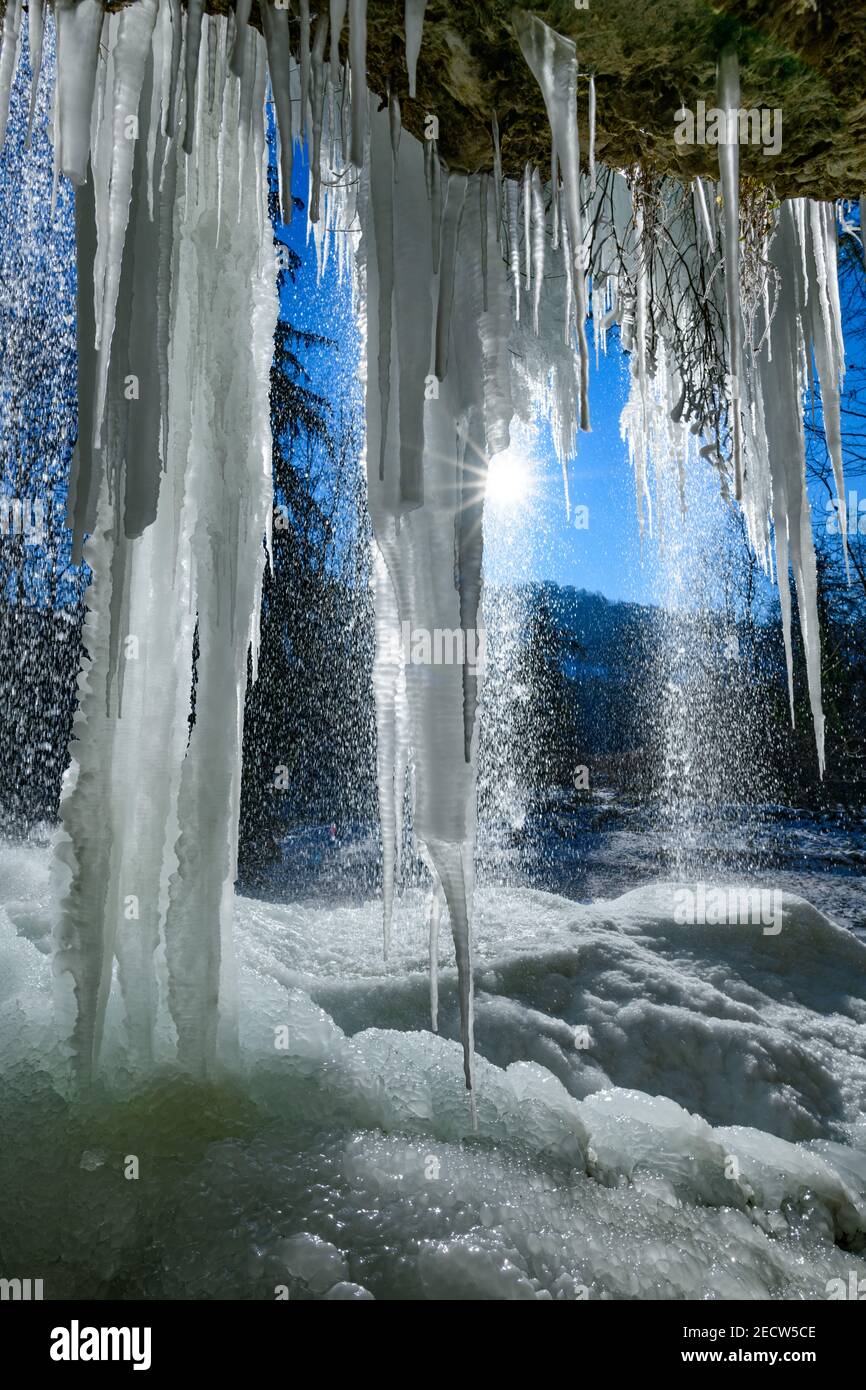 chute d'eau gelée à la rivière fallerbach à proximité de la rivière enns en haute-autriche Banque D'Images