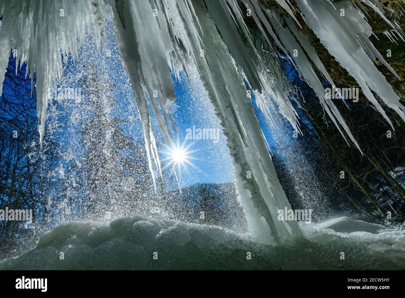 chute d'eau gelée à la rivière fallerbach à proximité de la rivière enns en haute-autriche Banque D'Images