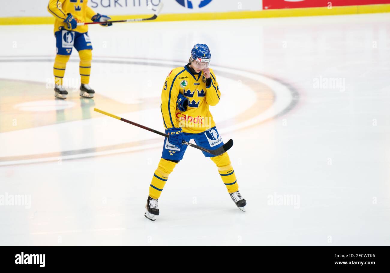 Malmoe, Suède. 13 février 2021. Albert Johansson (9) de Suède vu dans le match de hockey Beijer 2021 entre la Suède et la Russie à Malmoe Arena à Malmoe. (Crédit photo : Gonzales photo/Alamy Live News Banque D'Images