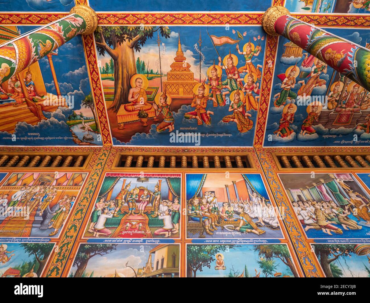 Peintures murales et plafonds au Wat Kean Kliang, temple bouddhiste de Phnom Penh, Cambodge, situé entre le Tonle SAP et le Mékong. Banque D'Images