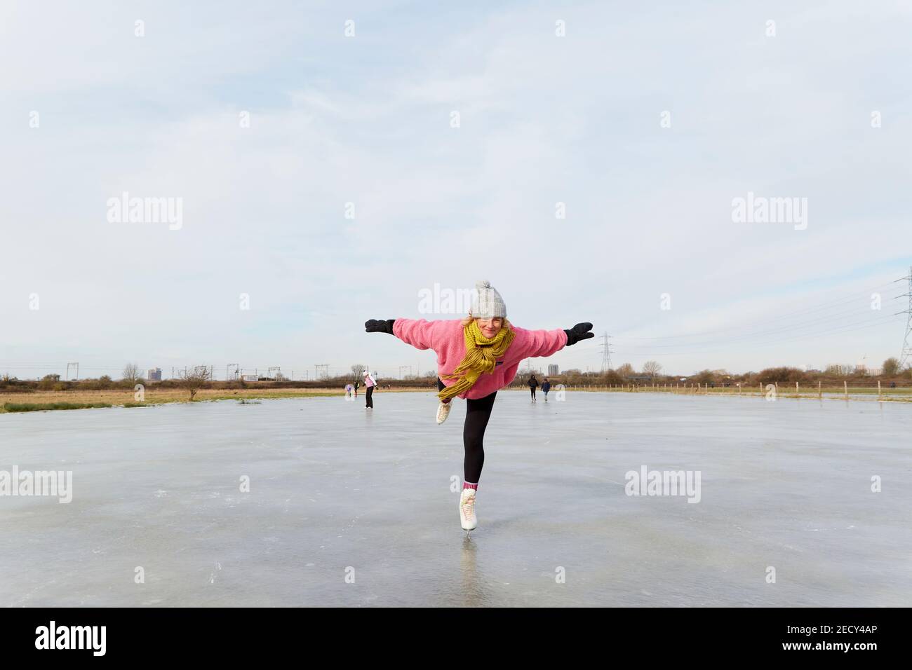 Patinage sur glace sur les marais surgelés Walthamstow dans l'est de Londres Banque D'Images