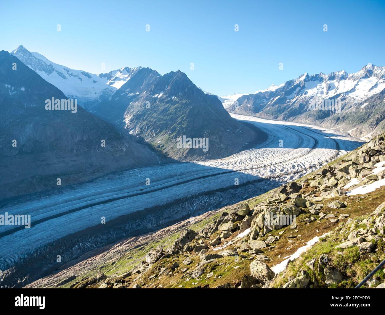 Vue sur le Grand glacier d'Aletsch, Aletschgletscher, dans les Alpes bernoises, canton du Valais, Alpes suisses, Suisse, Europe Banque D'Images