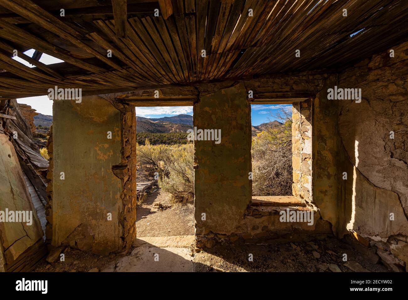 Construction abandonnée en pierre et en bois dans l'ancienne ville fantôme d'extraction de charbon de Sego, Utah, États-Unis Banque D'Images