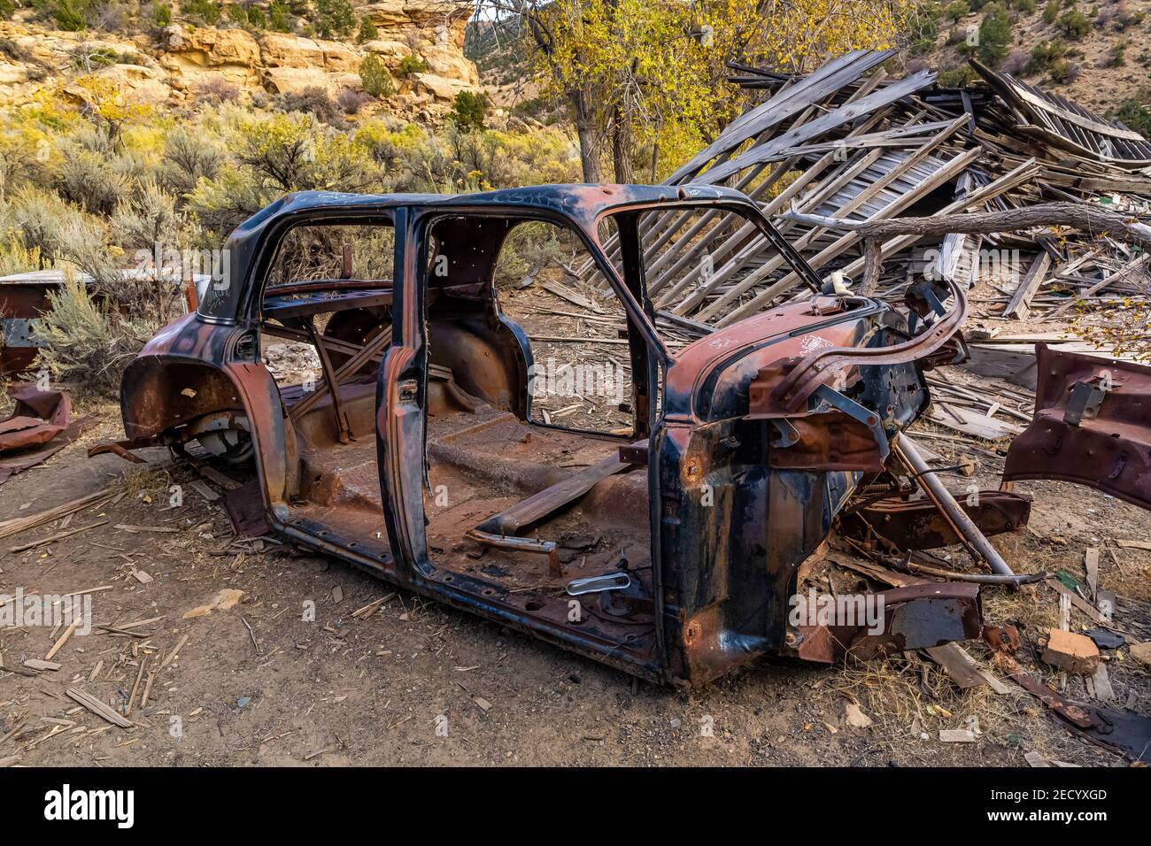 Ancien châssis de voiture dans l'ancienne ville fantôme d'extraction de charbon de Sego, Utah, États-Unis Banque D'Images