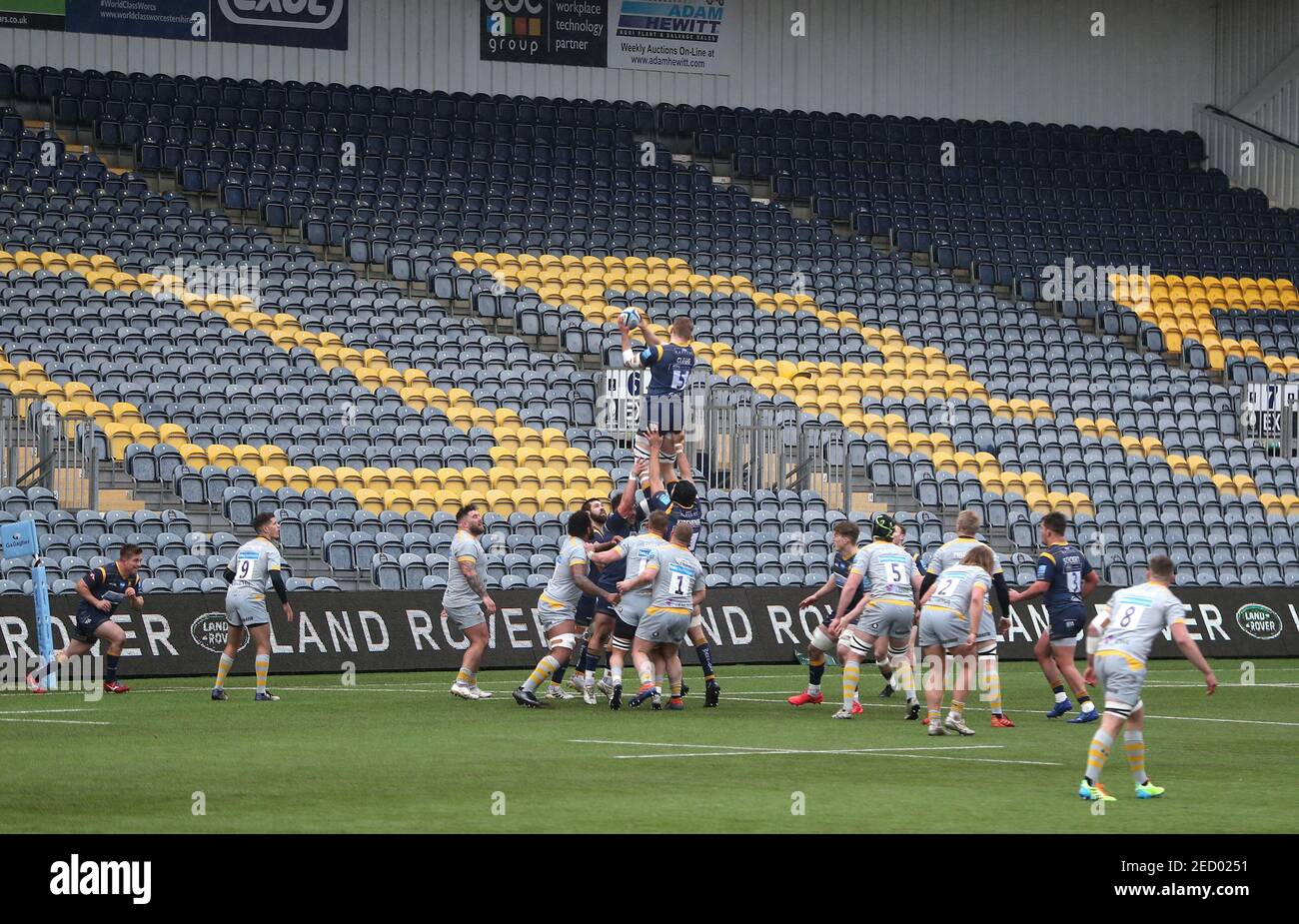 Justin Clegg, des Warriors de Worcester, se lance dans une file d'attente devant un stade vide lors du Gallagher Premiership Match Sixways Stadium, Worcester. Date de la photo: Dimanche 14 février 2021. Banque D'Images