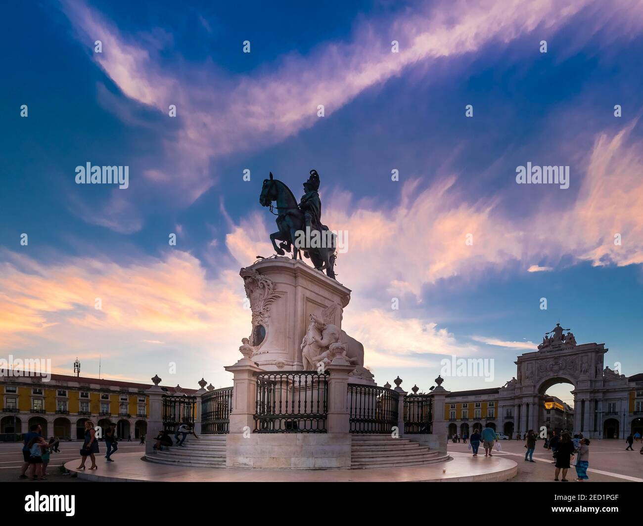 Lieu de commerce, Praca do Comercio, Arc de Triomphe Arco da Rua Augusta, statue équestre du roi José I, Baixa, Lisbonne, Portugal Banque D'Images