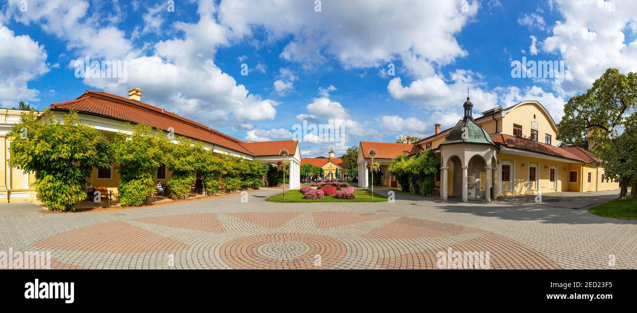 Bain Napoléon, style néoclassique, Spa Park, Kupelny Park, Spa, Piestany, Slovaquie Banque D'Images Bain Napoléon, style néoclassique, Spa Park, Kupelny Park, Spa, Piestany, Slovaquie Banque D'Images