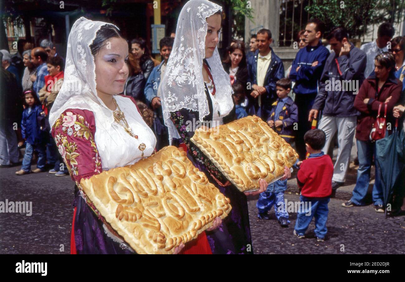 Sassari, Sardaigne, Italie. Cavalcata Sarde, défilé traditionnel de costumes et de cavaliers (scannés à partir de colorslide) Banque D'Images