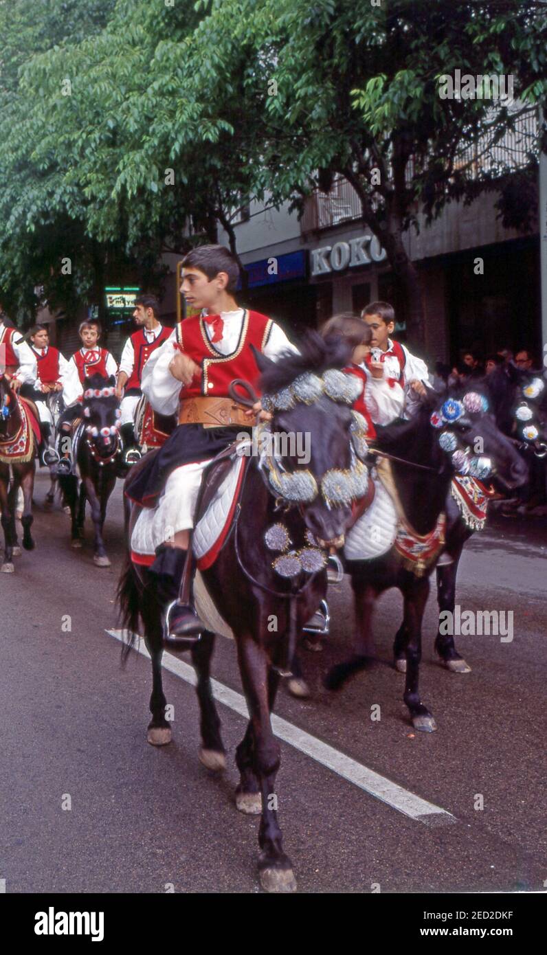 Sassari, Sardaigne, Italie. Cavalcata Sarde, défilé traditionnel de costumes et de cavaliers (scannés à partir de colorslide) Banque D'Images