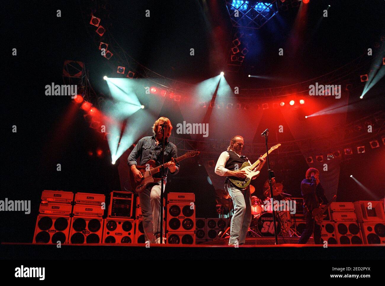 Statu quo en concert à la Wembley Arena de Londres, au Royaume-Uni. 23 octobre 1999 Banque D'Images