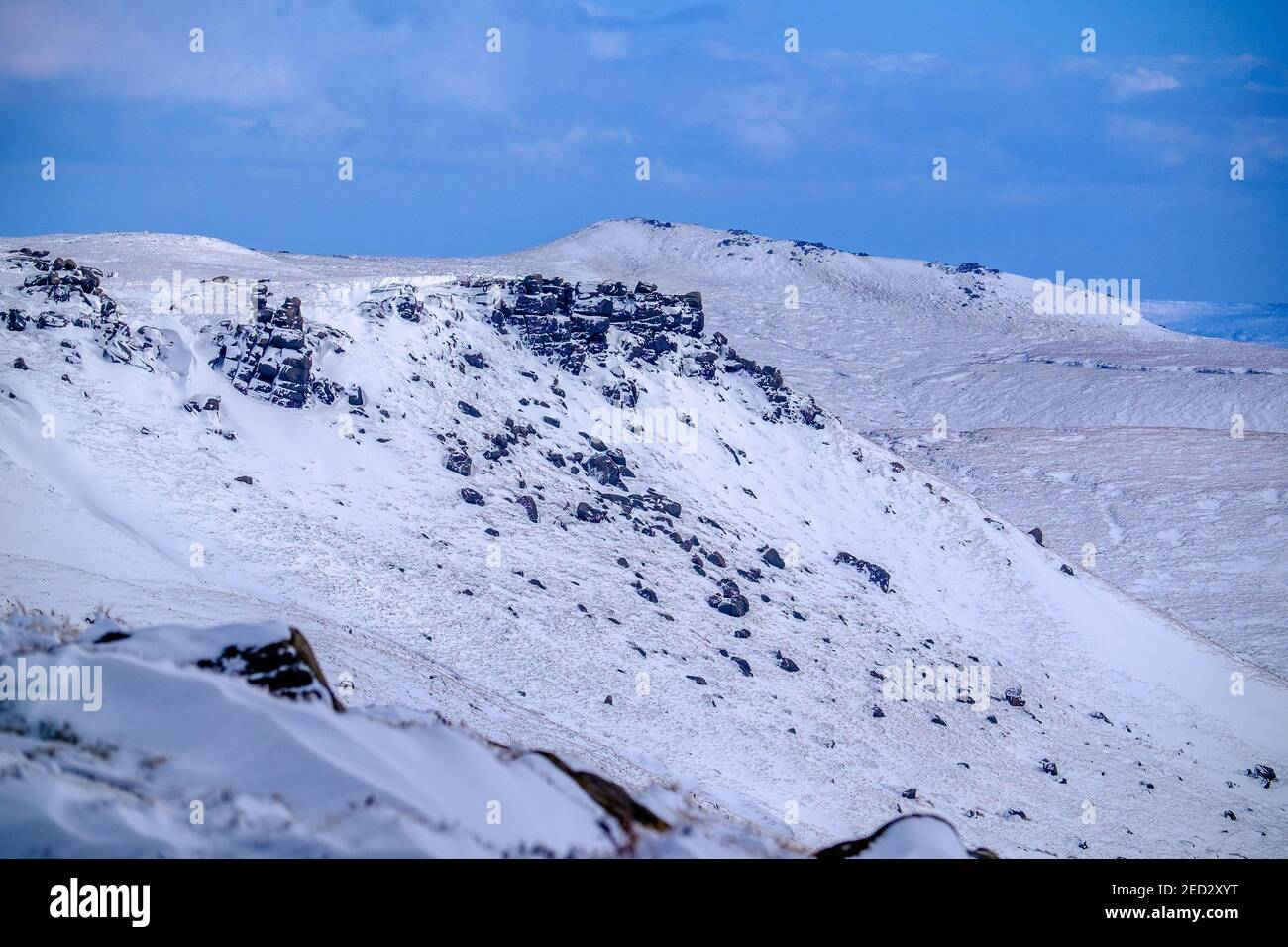 Vue le long du bord sud de Kinder Scout vers Grindslow Knoll, Peak District National Park, Royaume-Uni, Banque D'Images