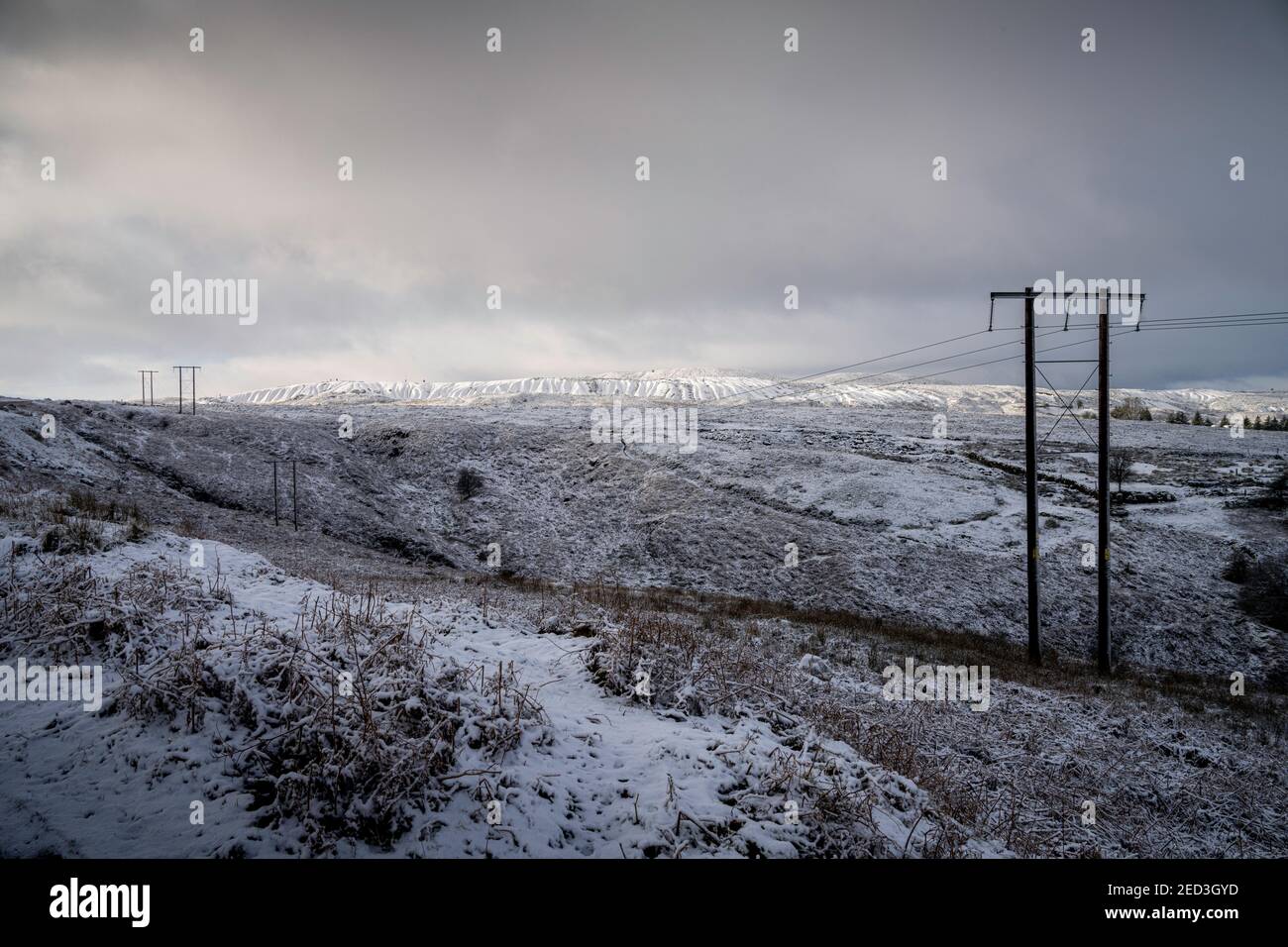 La montagne de Blorenge dans une couverture légère de neige Banque D'Images