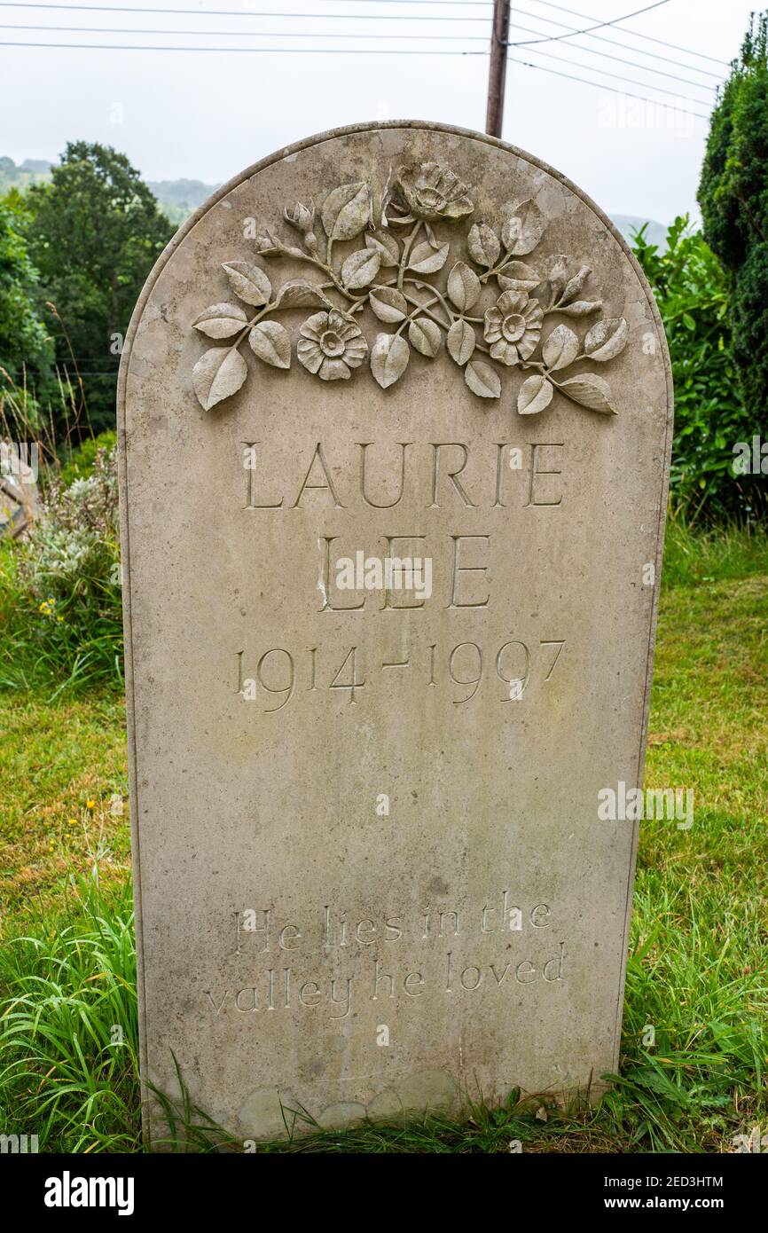 Dernier lieu de repos du poète et auteur britannique Laurie Lee, Église de la Sainte Trinité, SLAD, Gloucestershire. ROYAUME-UNI Banque D'Images