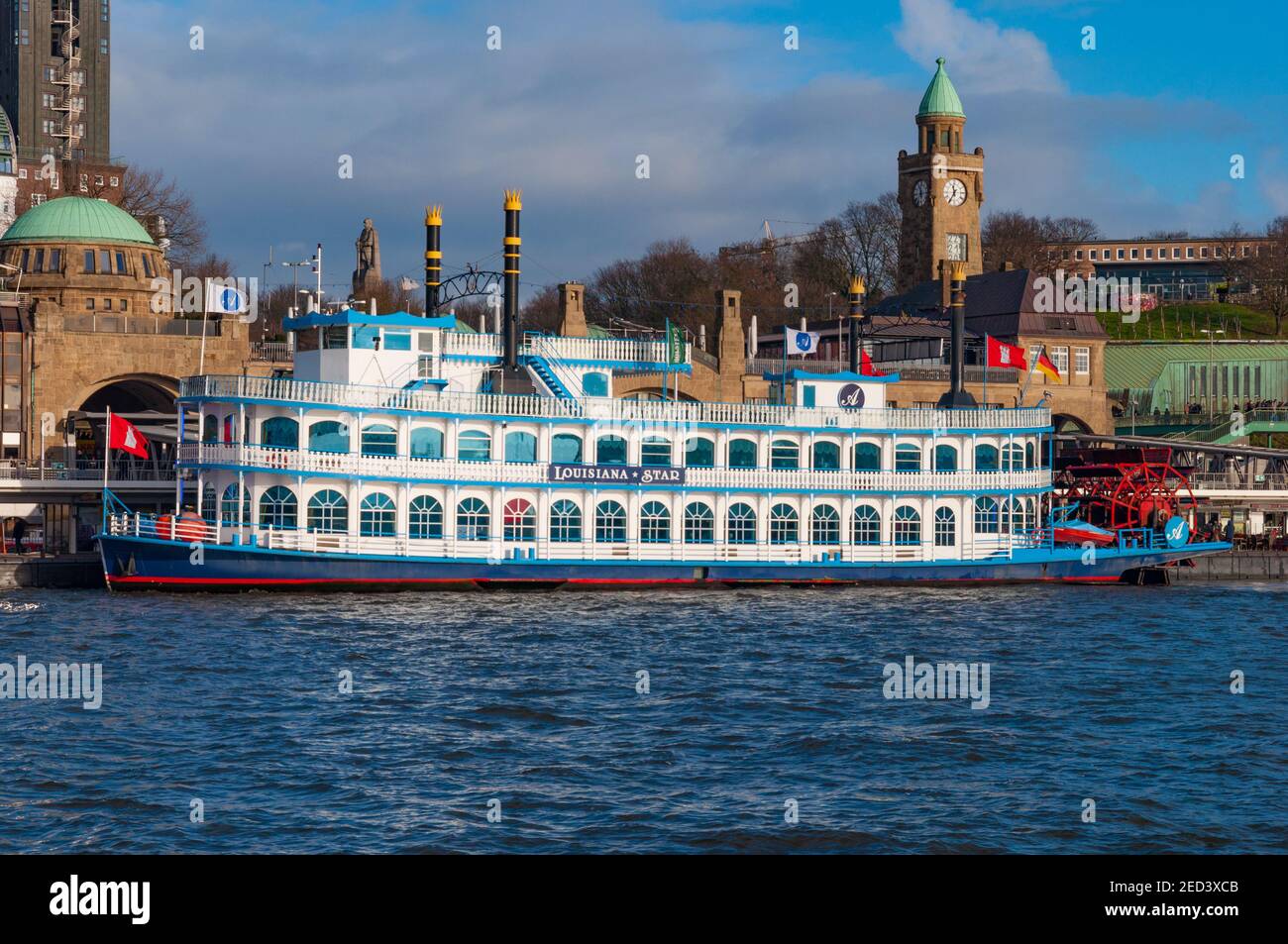 Hambourg Allemagne - décembre 16. 2017: Le bateau à aubes Louisiana Star est un bateau de visite dans le port de Hambourg Banque D'Images