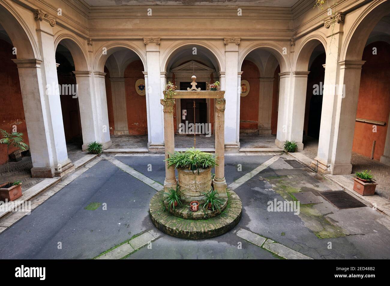 L'Italie, Rome, église de Sant'Agata dei goti (saint Agathe des Goths), cour Banque D'Images