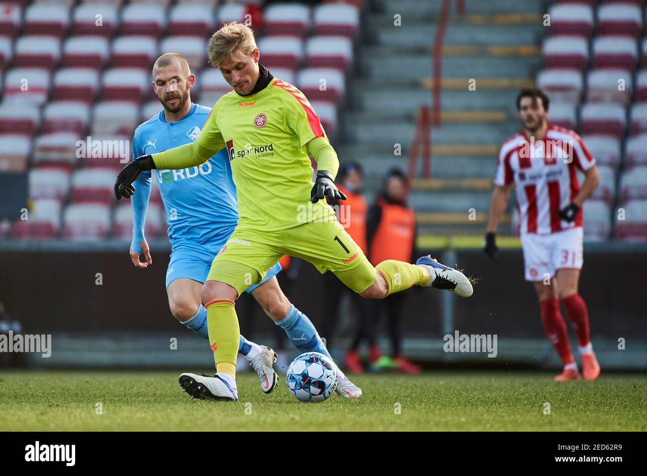 Aalborg, Danemark. 14 février 2021. Le gardien de but Jacob Rinne (1) d'AAB vu pendant le match 3F Superliga entre Aalborg Boldklub et Randers FC au parc Aalborg Portland à Aalborg. (Crédit photo : Gonzales photo/Alamy Live News Banque D'Images